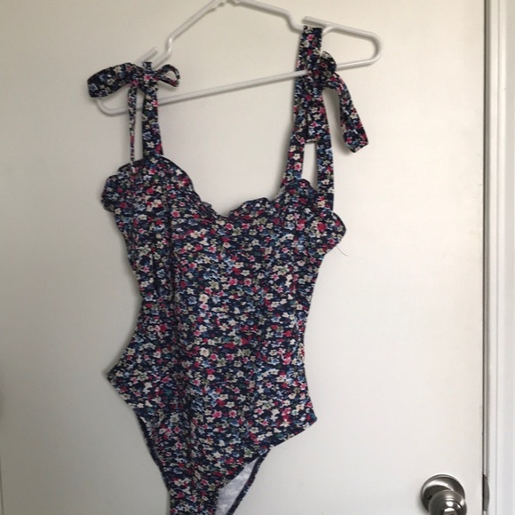 XS body suit. New without tags - Picture 1 of 4